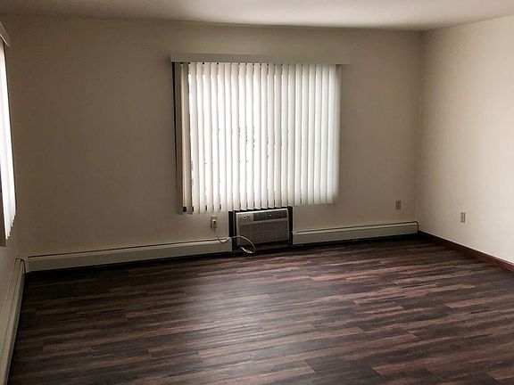 5th image of 400 Browns Ct #13519540