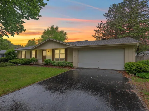 1916 Dixie DRIVE, Waukesha, WI 53189