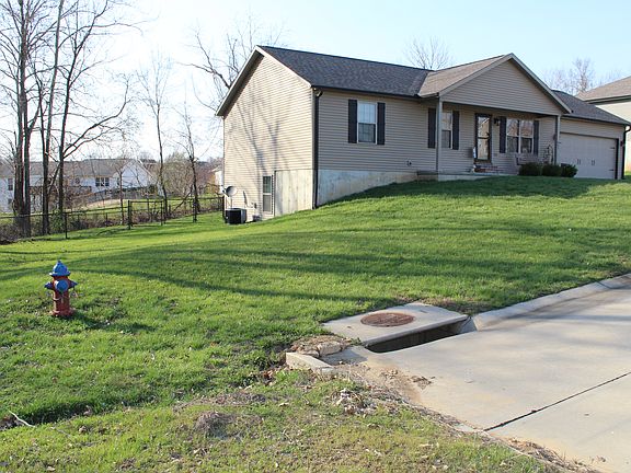 3rd image of 557 N Donna Dr