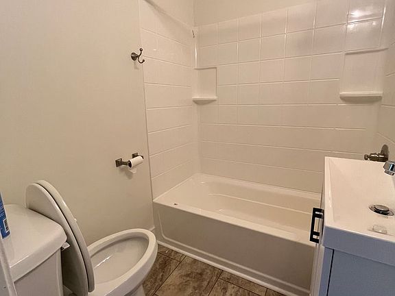 5th image of 209 Lincoln Ave