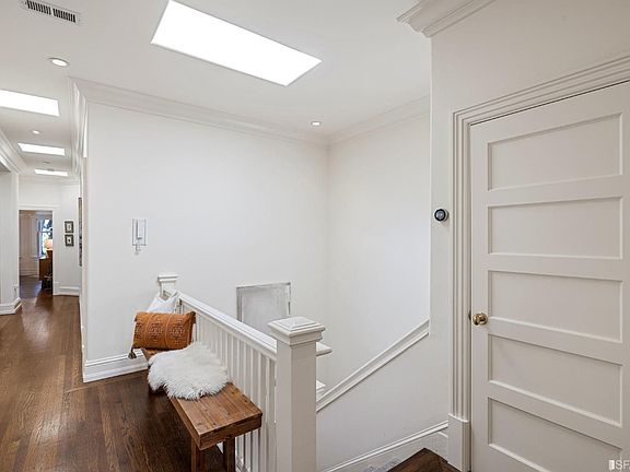 5th image of 2035 Larkin St