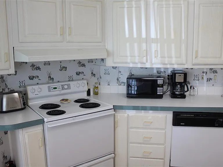 8314 Nancy Ln — Photo 2