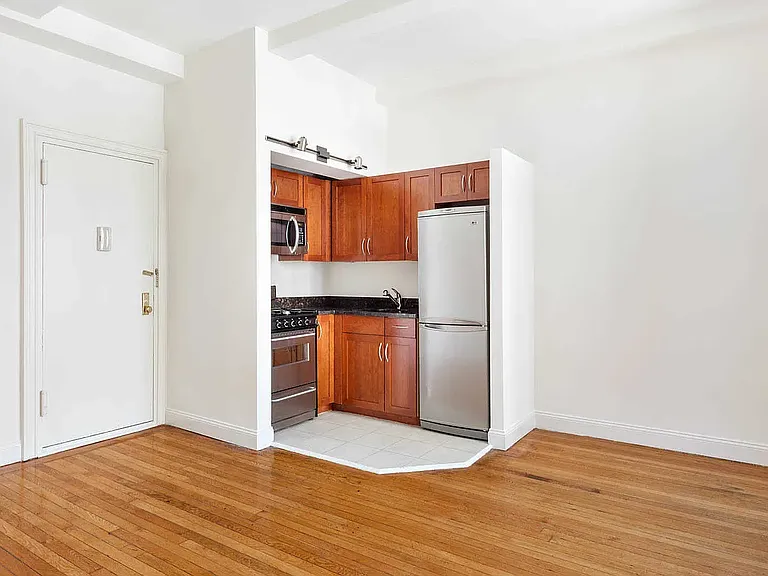 228 W 71st St #10L — Photo 11