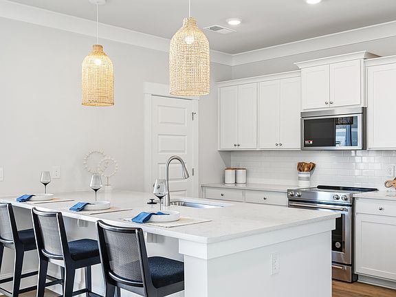 3rd image of 186 Castle Hill Rd