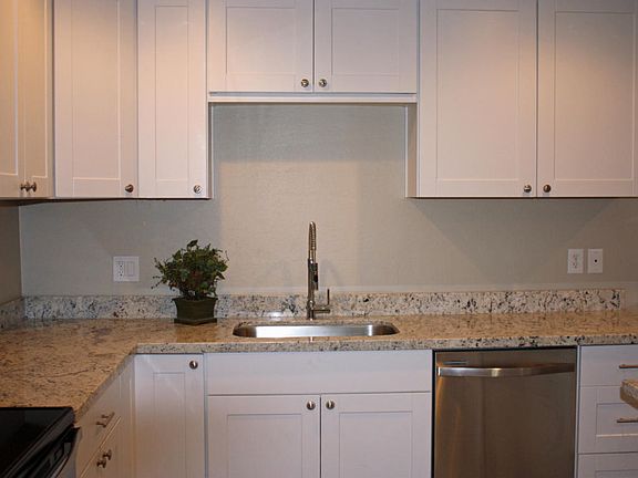 4th image of 660 W Park Ave