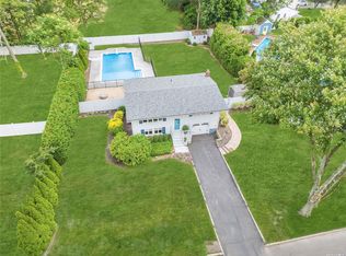 42 Arrowhead Ln, East Setauket, NY 11733