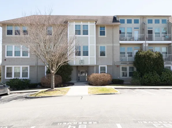 3 Harvest Dr #212, North Andover, MA 01845