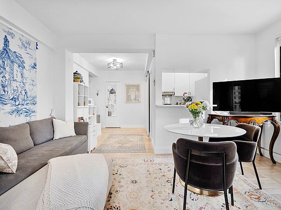 4th image of 30 E 37th St APT 9C