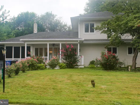 105 Robin Hood Ln, Aston, PA 19014