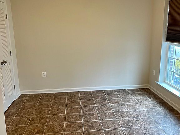 4th image of 1713 Walcott Ln