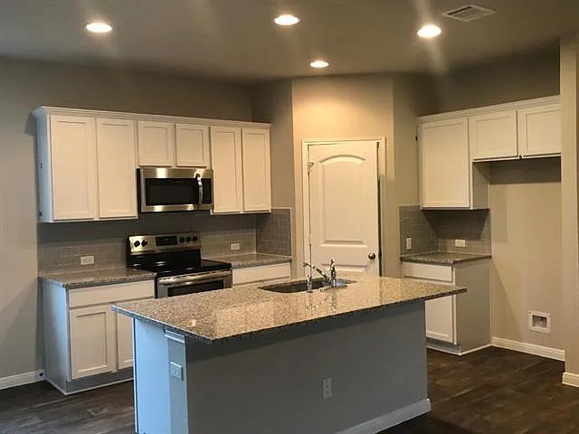 221 Naset Dr — Photo 2