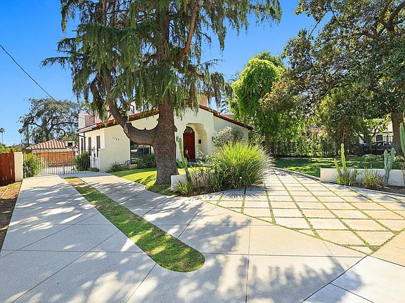 3rd image of 1160 E Calaveras St
