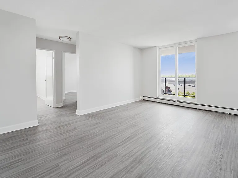 100 Lancaster Dr — Photo 9