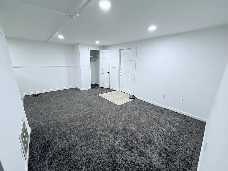 1036 Longley Ave NW #C — Photo 1