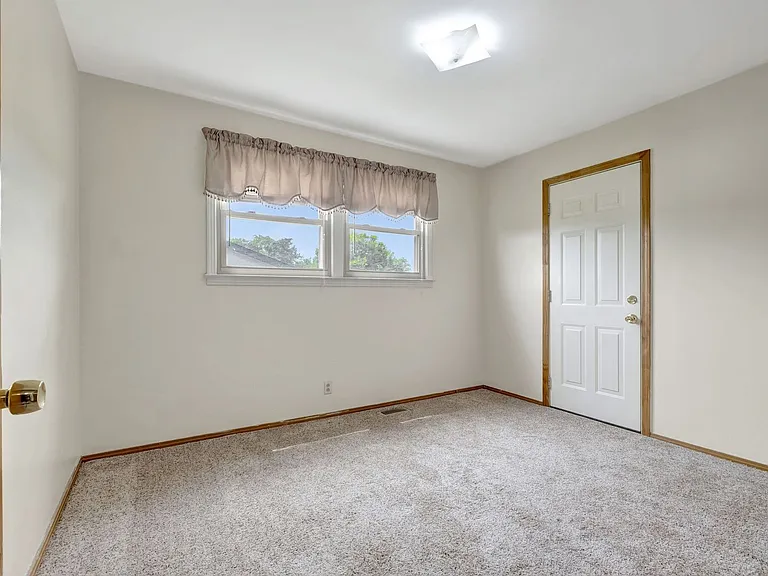 211 Friendship Dr — Photo 17