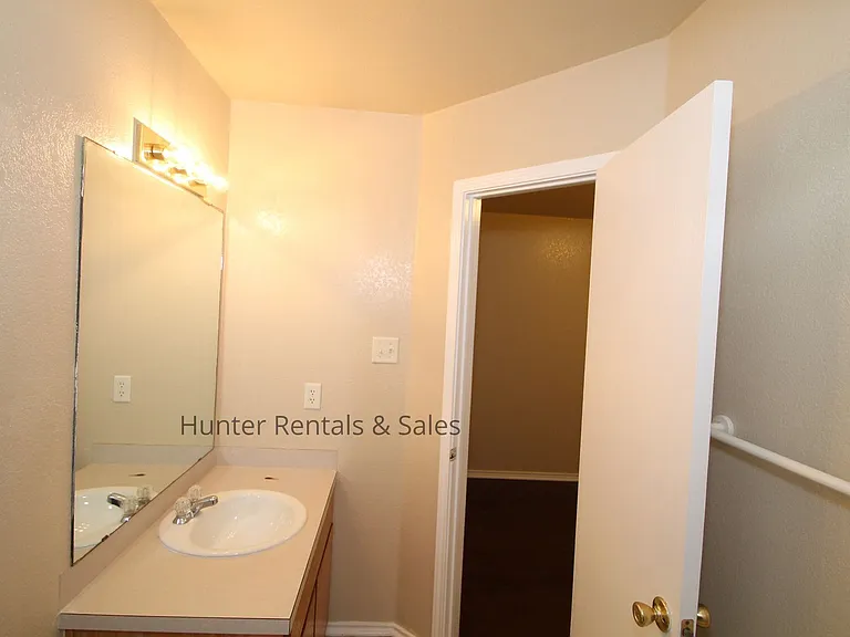 4203D Alan Kent Dr — Photo 9