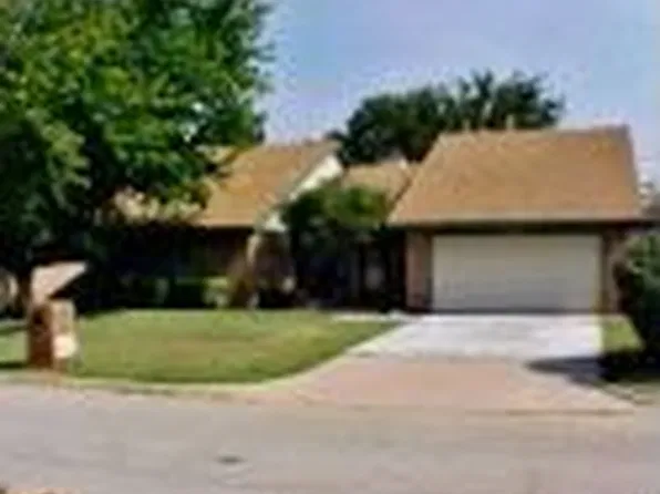 6613 Blue Spruce Ct, Oklahoma City, OK 73162