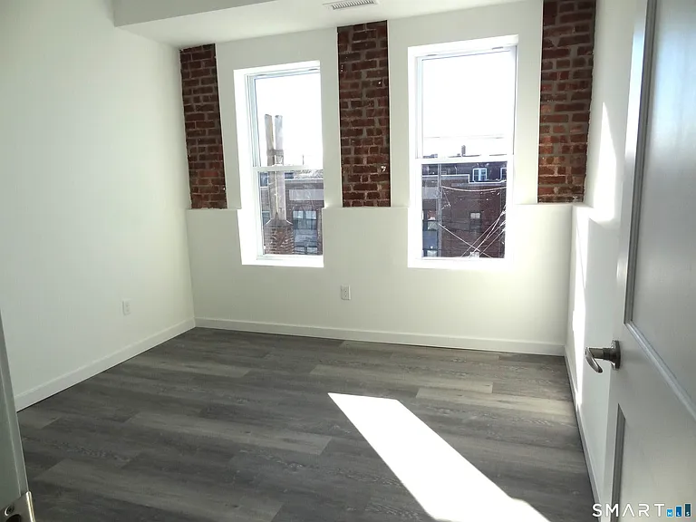 2806 Fairfield Ave #207 — Photo 8