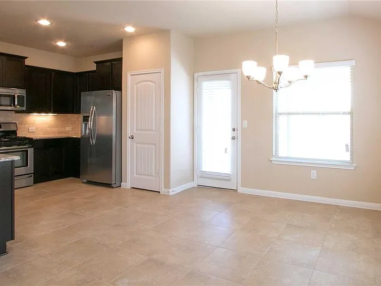 624 Carly Ann Ln — Photo 7
