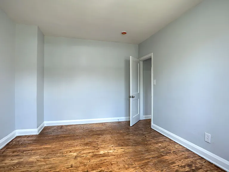 1323 N Kenwood Ave — Photo 15