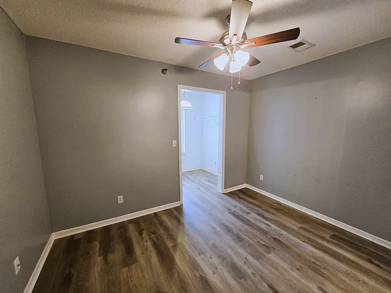 6972 N Olive St — Photo 14
