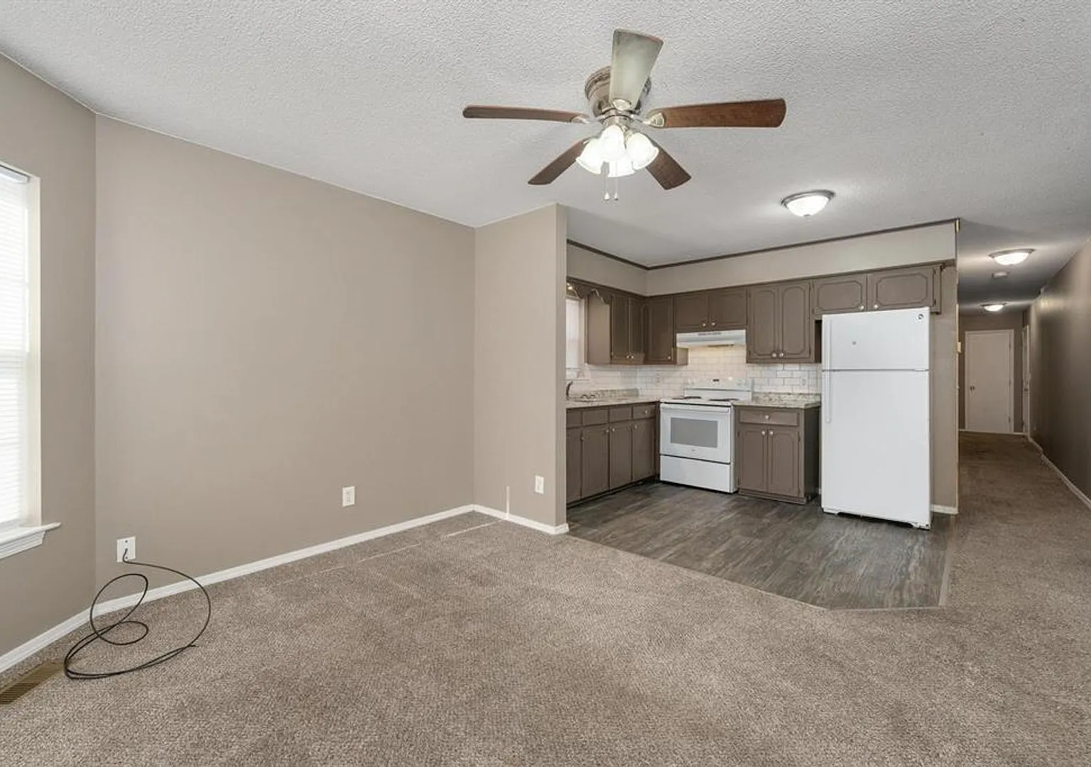 2 Bedroom Duplex Central Wichita — Photo 2