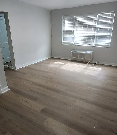 Westwood Court Apts — Photo 14