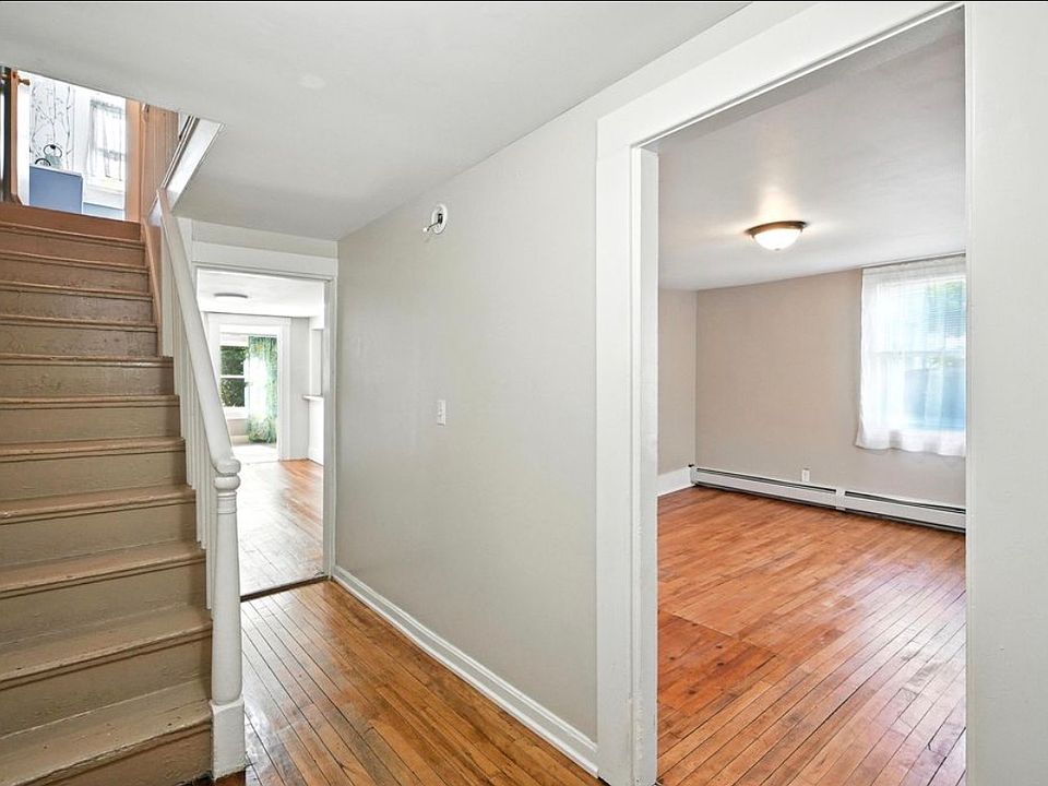 1st image of 133 Riverside Dr #2