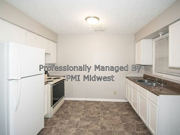 5th image of 3901 N Grand Ave APT 2