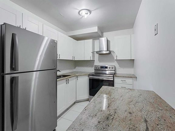 5th image of 90 Lawrence Ave #102