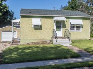 811 4th St NW, Waverly, IA 50677