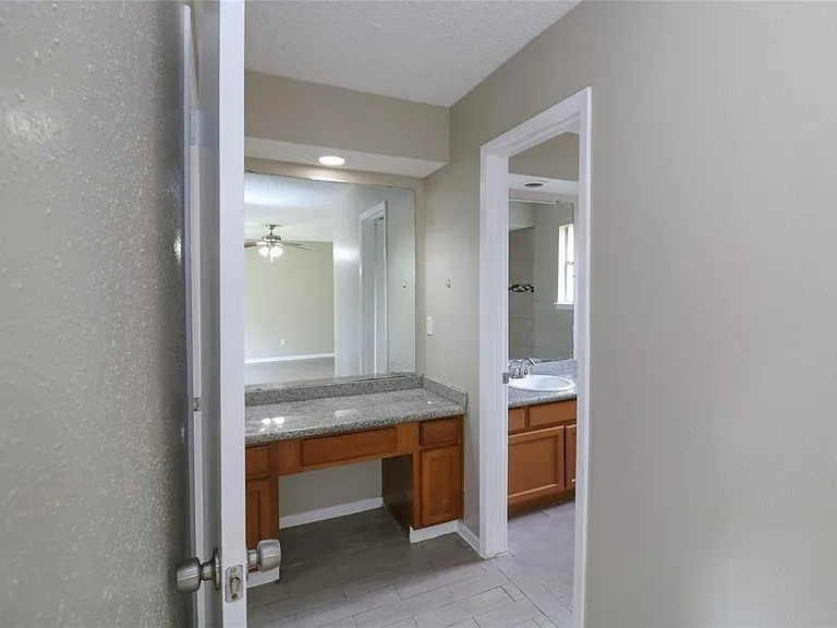 6111 Briar Glade Dr — Photo 10