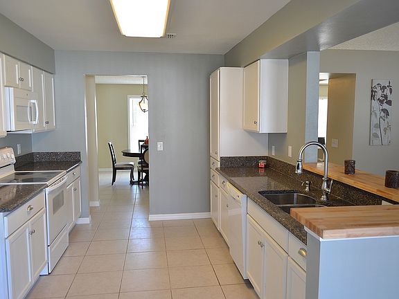 3rd image of 3042 Hunkin Cir