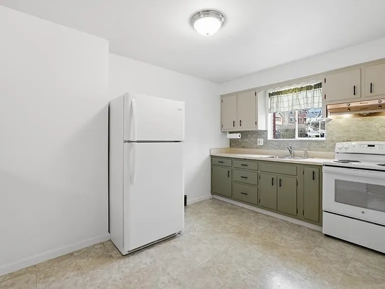226 Frankfort Ave — Photo 7