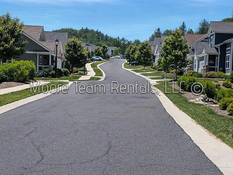 233 Leyland Cir — Photo 6