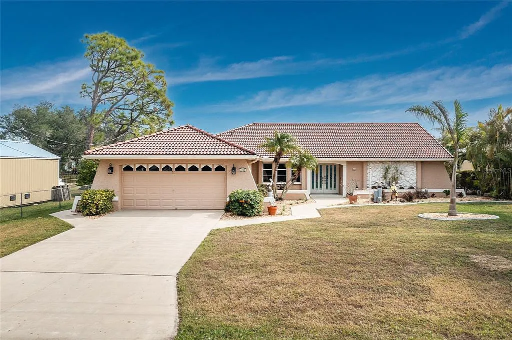 3 bed, 2.0 bath, 2810 sqft, $4,800 — Photo 1