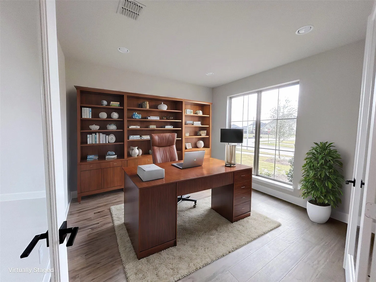 5 bed, 4.5 bath, 4199 sqft, $6,700 — Photo 4