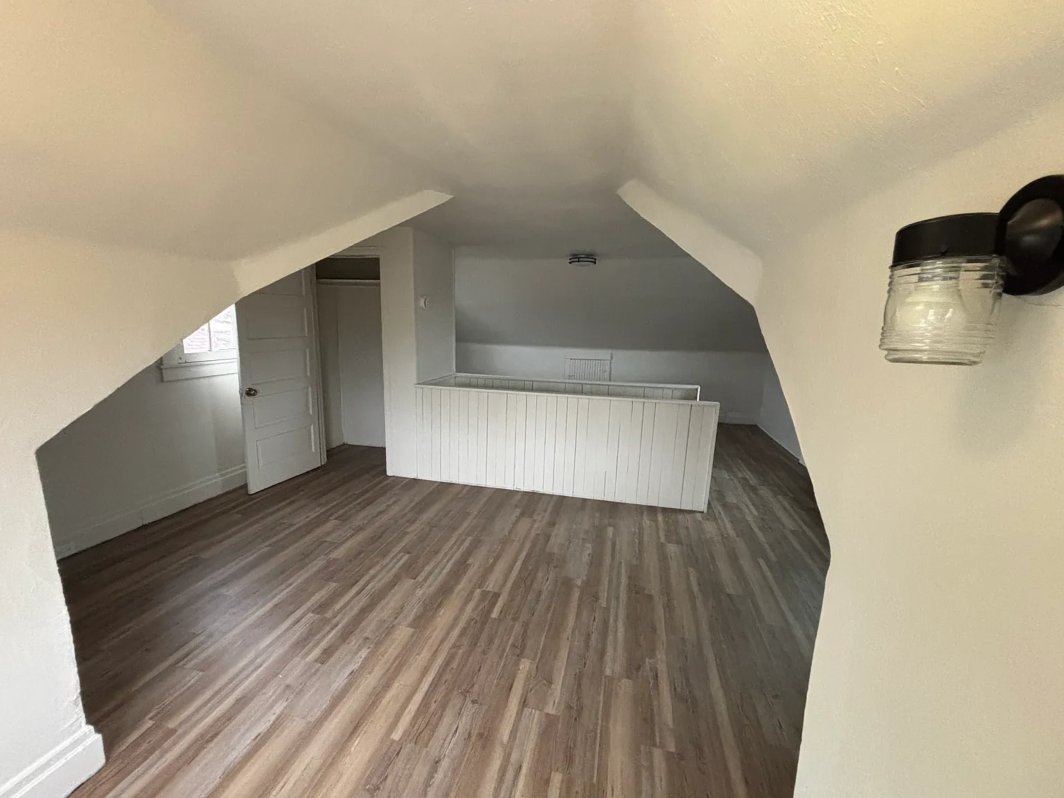 4 bed, 1872 sqft, $2,200 — Photo 2