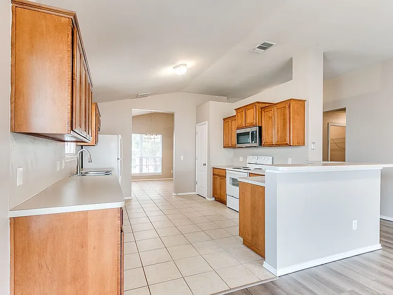 2829 NW 182nd St — Photo 5