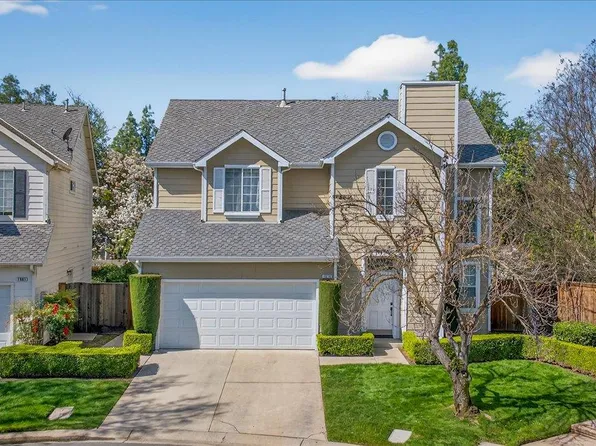 1079 E Monticello Cir, Fresno, CA 93720