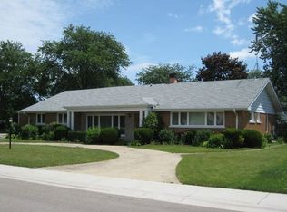 981 N Calumet Ave, Aurora, IL 60506