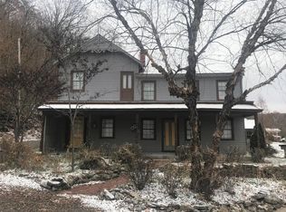 12 Mississippi St, Elsah, IL 62028