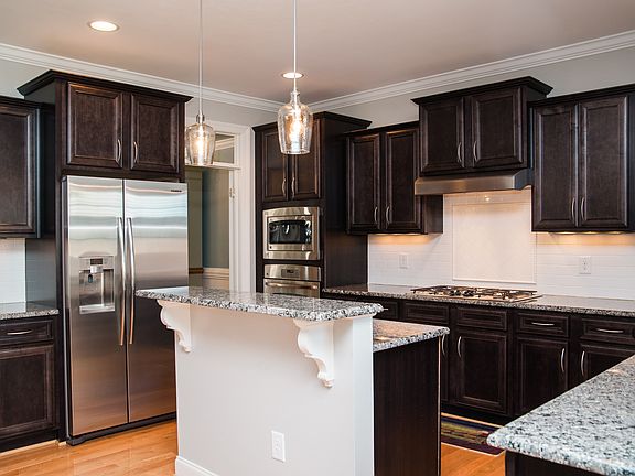 Kitchen with 36 inch cooktop