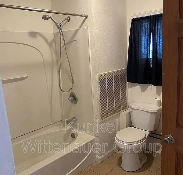 821 Edward St — Photo 16