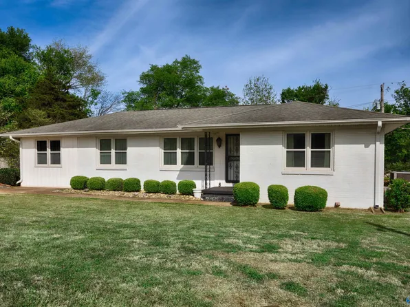 2418 Crestwood Dr SW, Huntsville, AL 35805