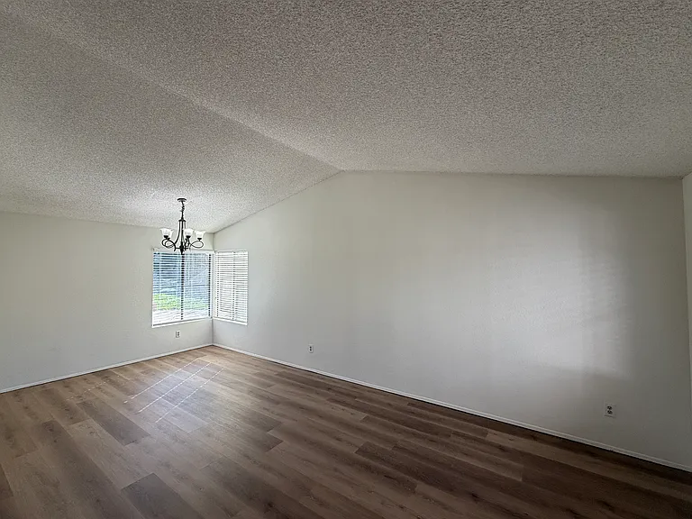 7325 Rock Canyon Dr — Photo 6