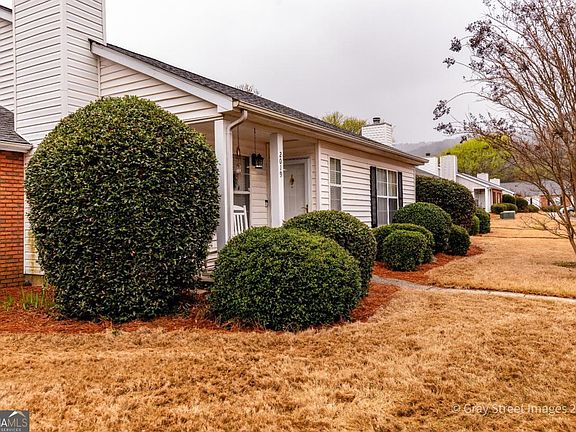 2nd image of 2019 Shields Rd #8