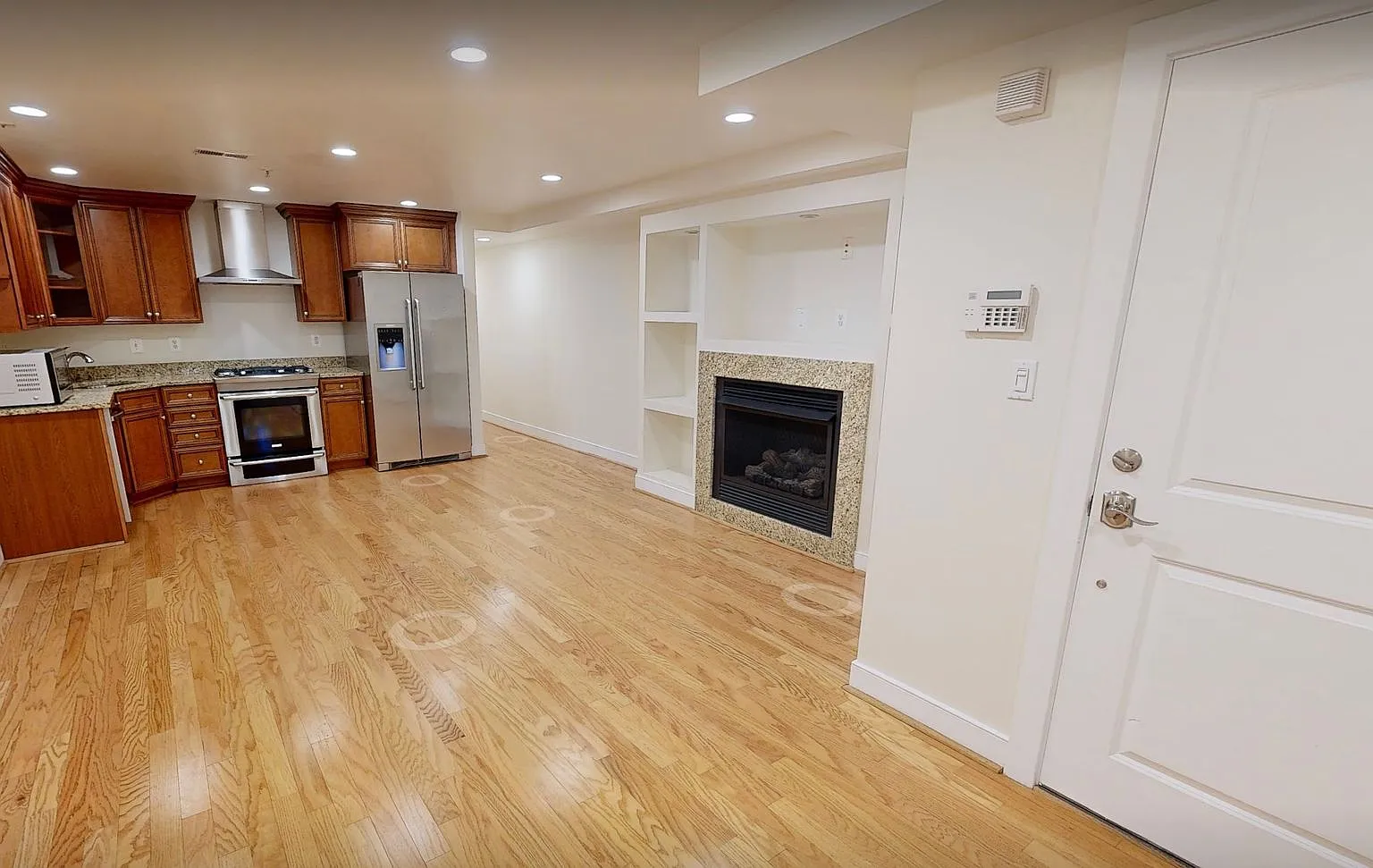 Updated 2 + 2 Condo In Columbia Heights — Photo 2