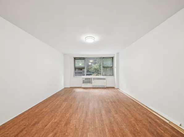 209 East 56th Street image 8 of 14