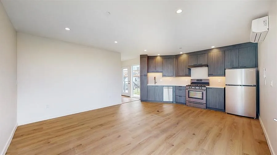 2 bed, 1600 sqft, $4,900 — Photo 3